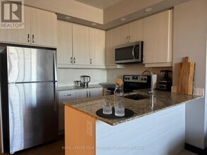 9205-9205 Yonge St in Richmond Hill, ON - Building Photo - Building Photo