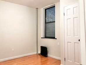 54 E 4th St, Unit APT 2 in New York, NY - Foto de edificio - Building Photo