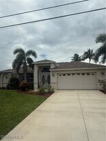 1113 SE 20th Ct in Cape Coral, FL - Building Photo