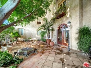 109 N Sycamore Ave in Los Angeles, CA - Foto de edificio - Building Photo