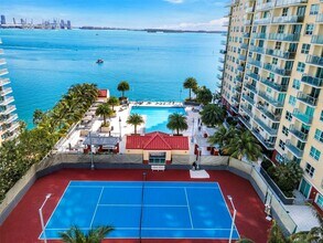 1155 Brickell Bay Dr in Miami, FL - Building Photo - Building Photo