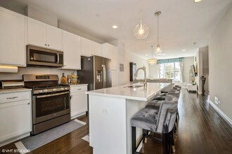 850 Lexington Cir W in Des Plaines, IL - Building Photo - Building Photo