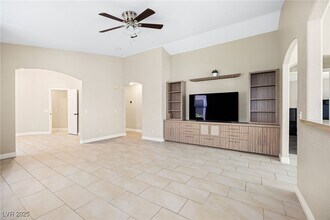 11012 Vallerosa St in Las Vegas, NV - Building Photo - Building Photo