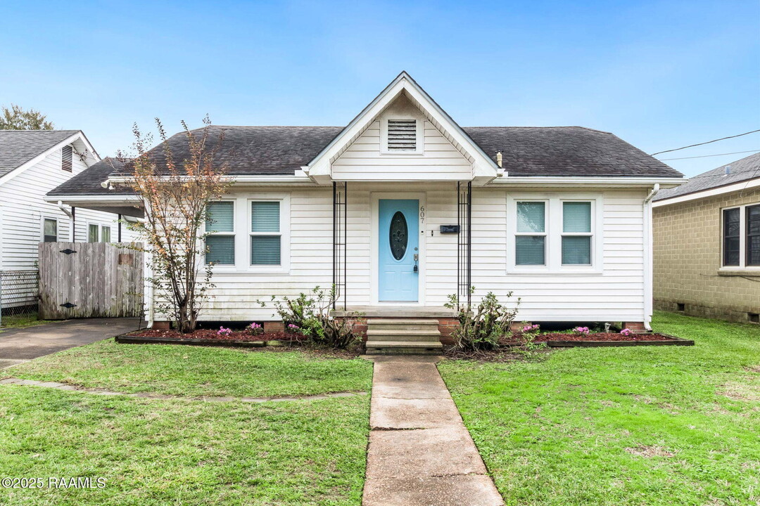 607 Coolidge St in Lafayette, LA - Building Photo