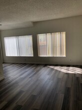 1344 Serrano N Ave, Unit 215 in Los Angeles, CA - Building Photo - Building Photo
