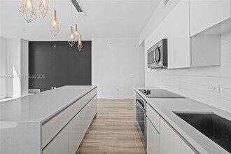 101 Diplomat Pkwy, Unit 2010 in Hallandale Beach, FL - Foto de edificio - Building Photo