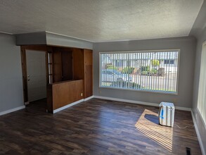 1167 SE Fenton St in Dallas, OR - Building Photo - Building Photo