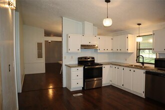 153 Woodway Dr in Magnolia, TX - Building Photo - Building Photo