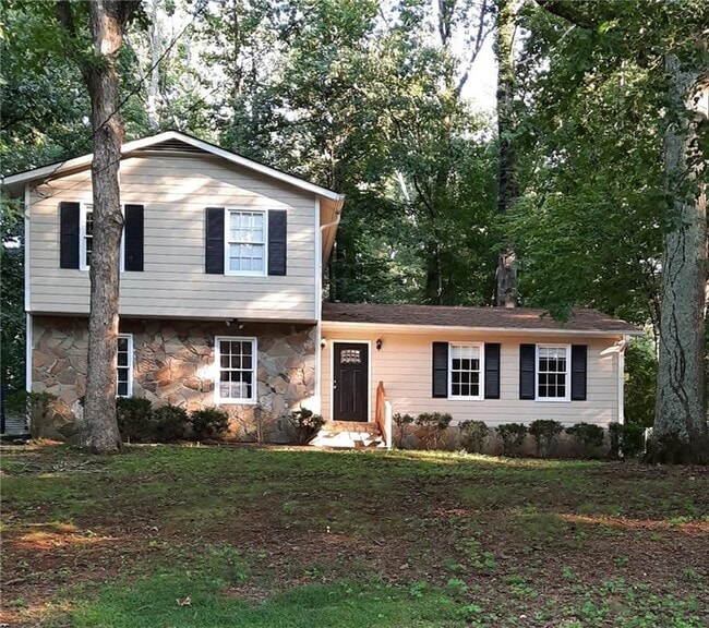 property at 888 Chartley Dr SW