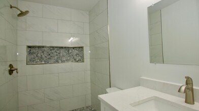 16708 Mattawoman Ln in Waldorf, MD - Foto de edificio - Building Photo