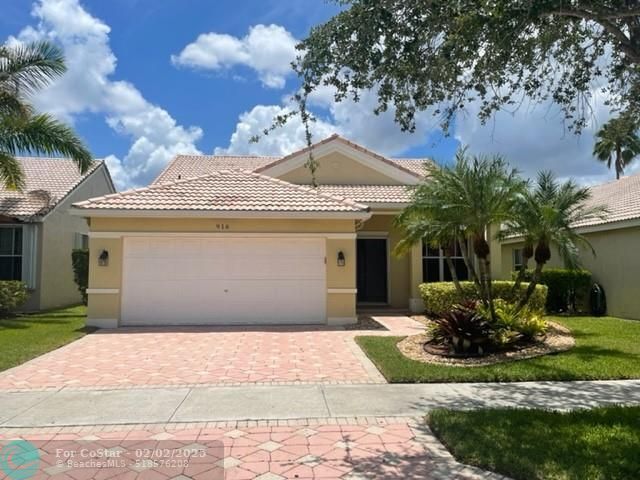 916 Savannah Falls Dr in Weston, FL - Building Photo