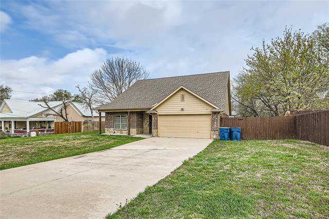 204 W Patton Ave in Alvarado, TX - Building Photo - Building Photo