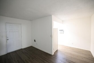 2799 E 4th Ave in Hialeah, FL - Building Photo - Building Photo