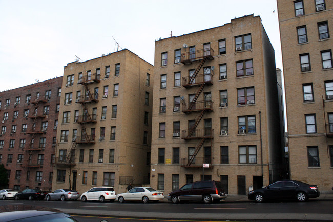 675 E 233rd St in Bronx, NY - Building Photo - Building Photo