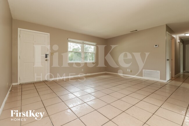 315 Miami Ave in Davenport, FL - Foto de edificio - Building Photo