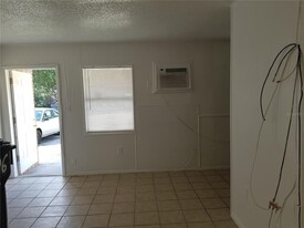 1306 E 137th Ave in Tampa, FL - Building Photo - Building Photo