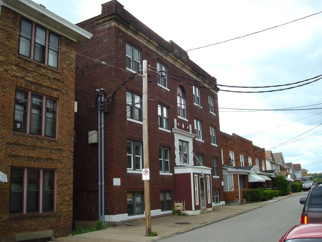 1134 Illinois Ave in Pittsburgh, PA - Building Photo - Building Photo