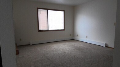 7411 Woburn Cir, Unit 4 in Anchorage, AK - Foto de edificio - Building Photo