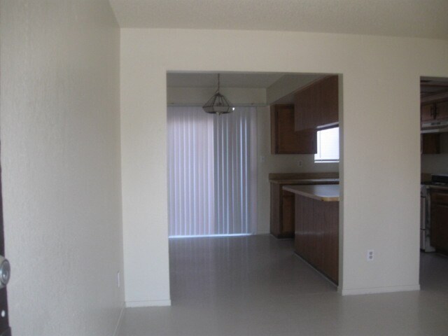 803 Pacific St in Bakersfield, CA - Building Photo - Building Photo