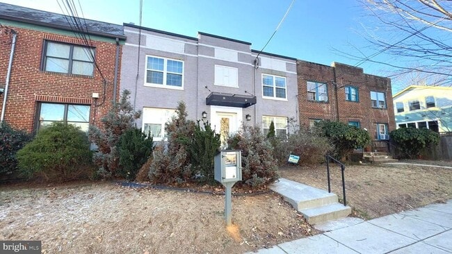 property at 709 Jackson St NE