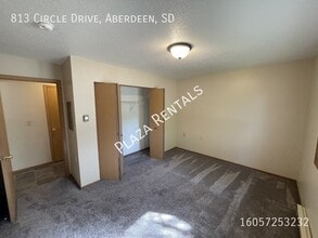 213 13th Ave E in Webster, SD - Building Photo - Building Photo