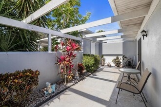 276 Cerromar Way S in Venice, FL - Building Photo - Building Photo