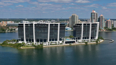 Prive Island Estates in Aventura, FL - Building Photo - Building Photo