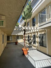 3425 E 15th St in Long Beach, CA - Foto de edificio - Building Photo