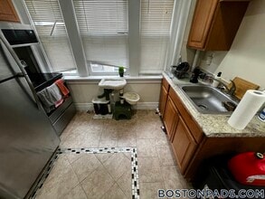 244 Kelton St, Unit 16 in Boston, MA - Foto de edificio - Building Photo
