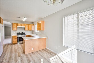 1070 Canoga Peak Ave in Las Vegas, NV - Building Photo - Building Photo