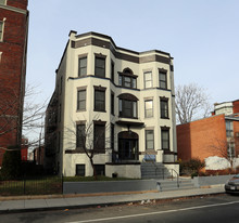 3504 13th St NW in Washington, DC - Foto de edificio - Building Photo