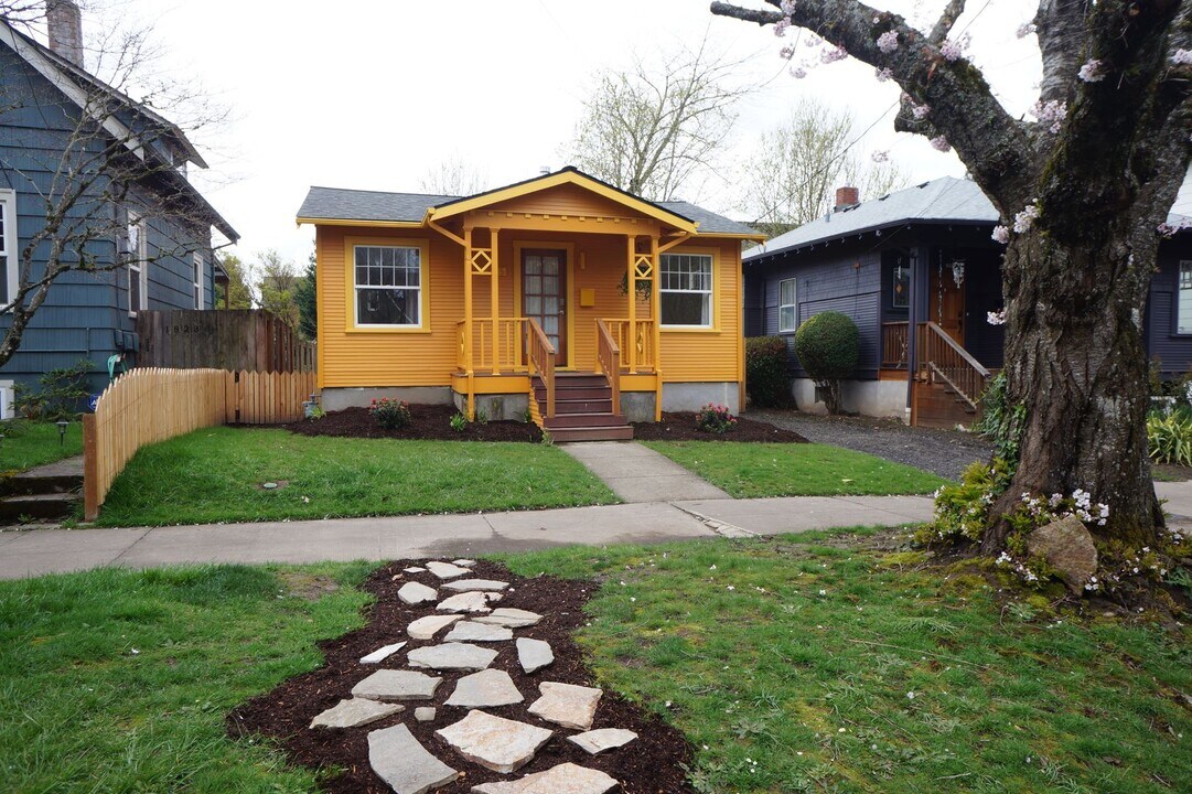 1815 SE 51st Ave in Portland, OR - Building Photo