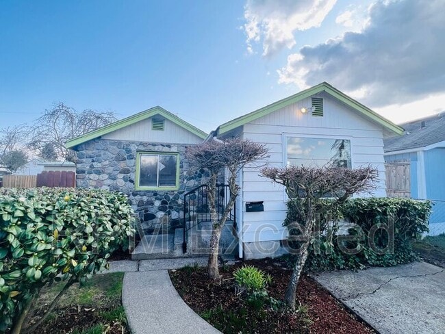 property at 824 6th St SE