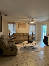 5006 Ruth Morris Rd in Wimauma, FL - Foto de edificio - Building Photo