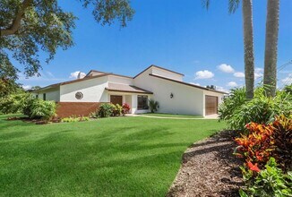 5424 America Dr in Sarasota, FL - Building Photo - Building Photo