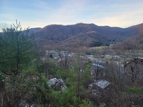 260 Shuler Dr in Maggie Valley, NC - Building Photo - Building Photo
