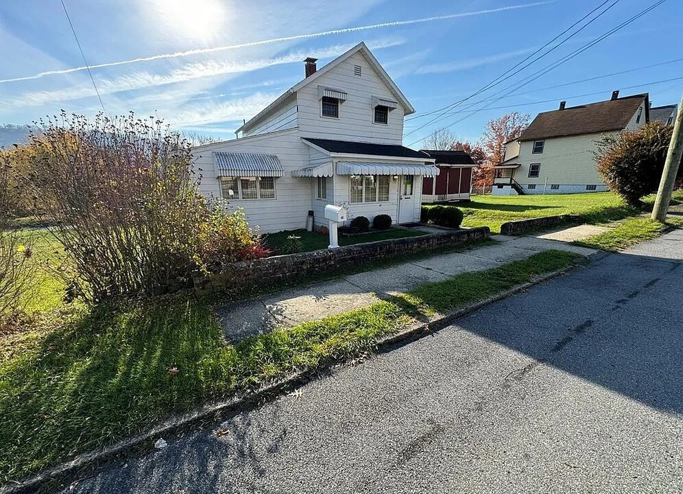 456 Stone St in Johnstown, PA - Building Photo