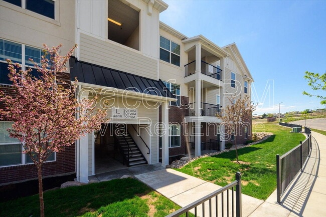 4336 W 1850 N