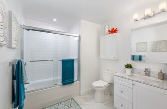 120 Gerry Rd, Unit 307 in Chestnut Hill, MA - Building Photo - Building Photo