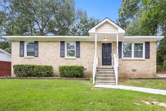 2680 Carriage Ln in Atlanta, GA - Foto de edificio - Building Photo