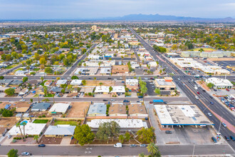 Elizabeth's Plaza Apartments in Mesa, AZ - Building Photo - Building Photo