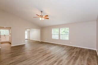 4751 Lakestone Dr in Indianapolis, IN - Foto de edificio - Building Photo