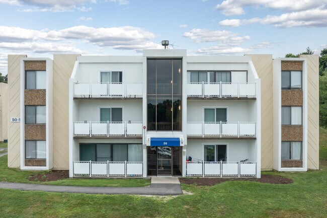 Braintree Village in Braintree, MA - Foto de edificio - Building Photo