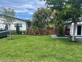 704 NE 23rd Dr in Wilton Manors, FL - Building Photo