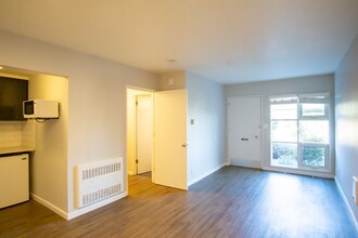 3717 S Corbett Ave in Portland, OR - Building Photo - Building Photo