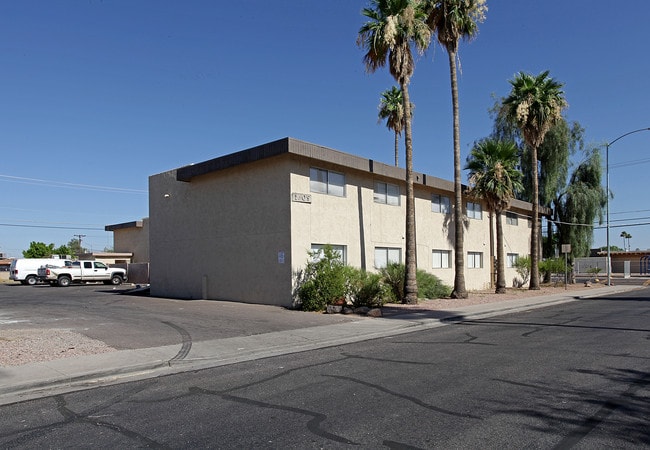 1809 E Broadway Rd in Mesa, AZ - Building Photo - Building Photo