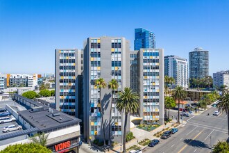 Royal Palms in Long Beach, CA - Building Photo - Building Photo