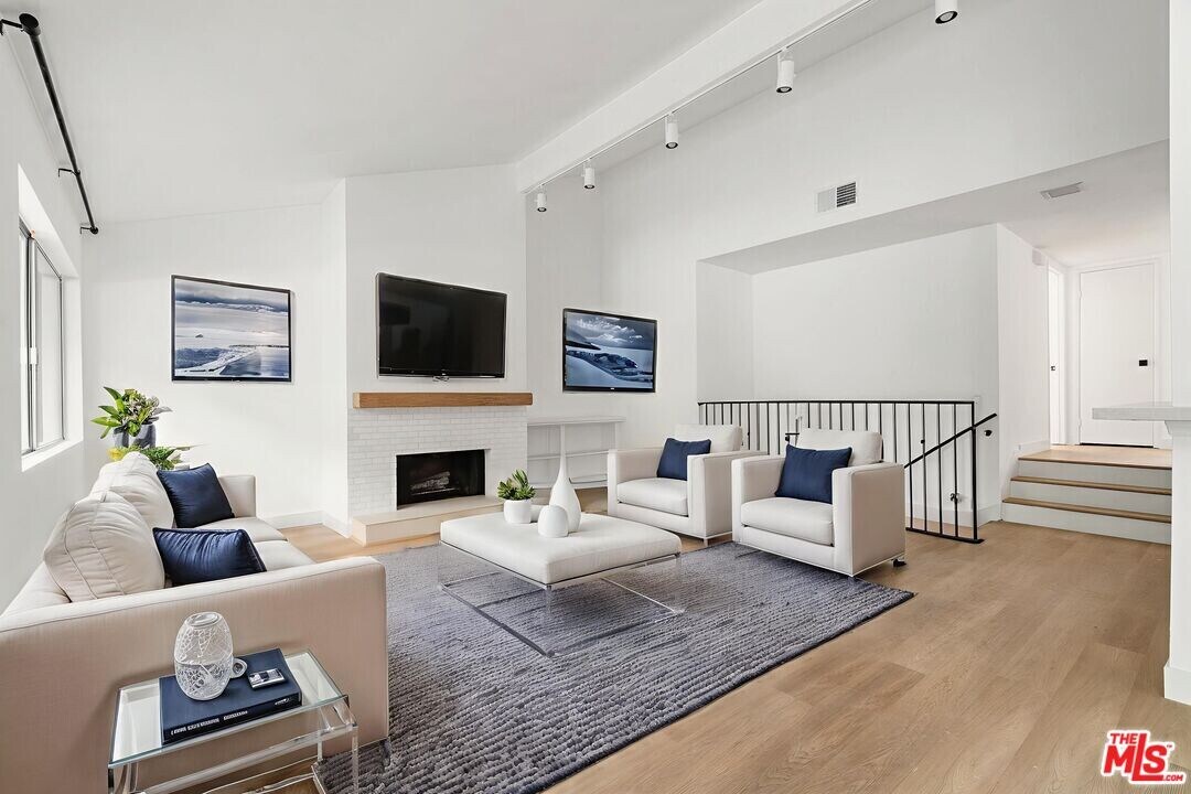 1722 Palisades Dr in Los Angeles, CA - Building Photo