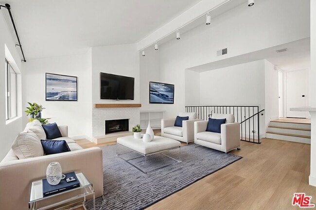 property at 1722 Palisades Dr