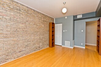 4240 N Clarendon Ave, Unit 314N in Chicago, IL - Foto de edificio - Building Photo